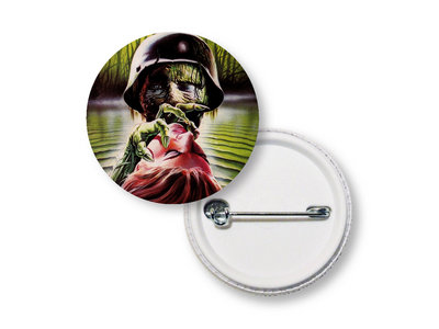 LE LAC DES MORTS VIVANTS / ZOMBIE LAKE - BADGE main photo