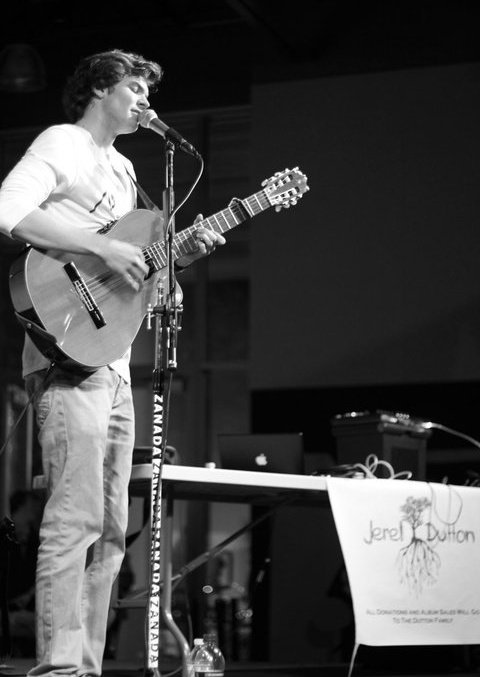 Leave The Light On (Single) | T.Crit