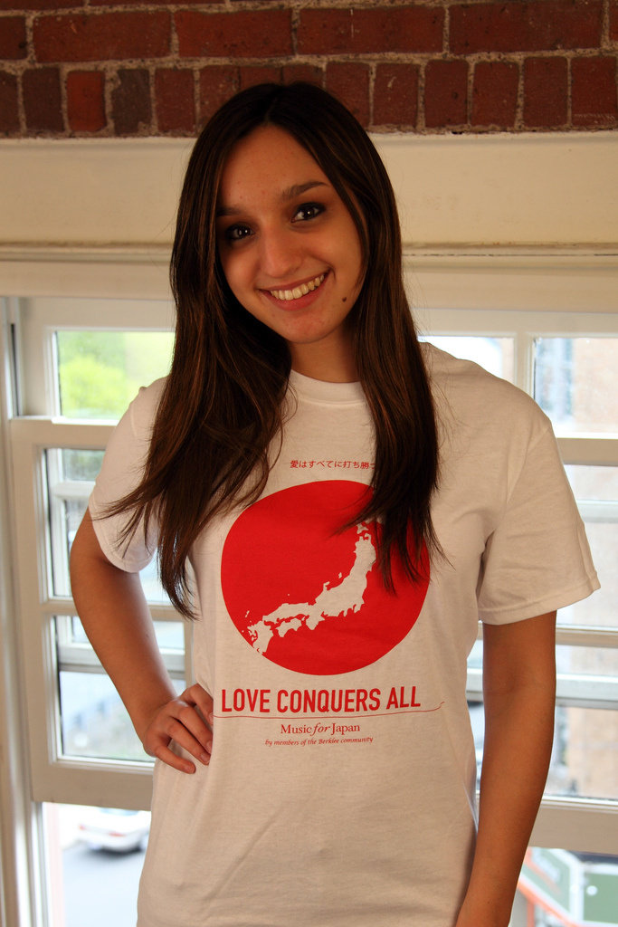 愛はすべてに打ち勝つ。 (Love Conquers All): Music for Japan