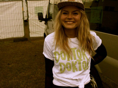 DoktorDoktor Girls  T-shirt (White w. funky green print) main photo