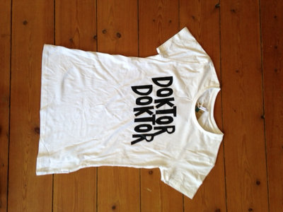 DoktorDoktor Girls T-shirt (white w. black print) main photo