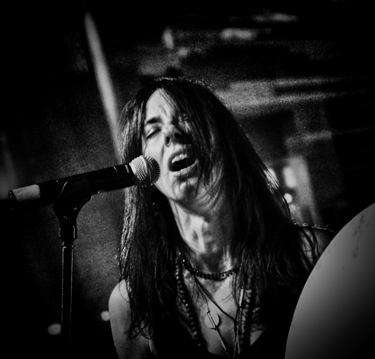 Рада и терновник фото в молодости. Рада и терновник чб. Alice in chains bleed the freak. Клип терновник. Рада и терновник пластинка.