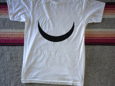 White t-shirt with black crescent design main photo