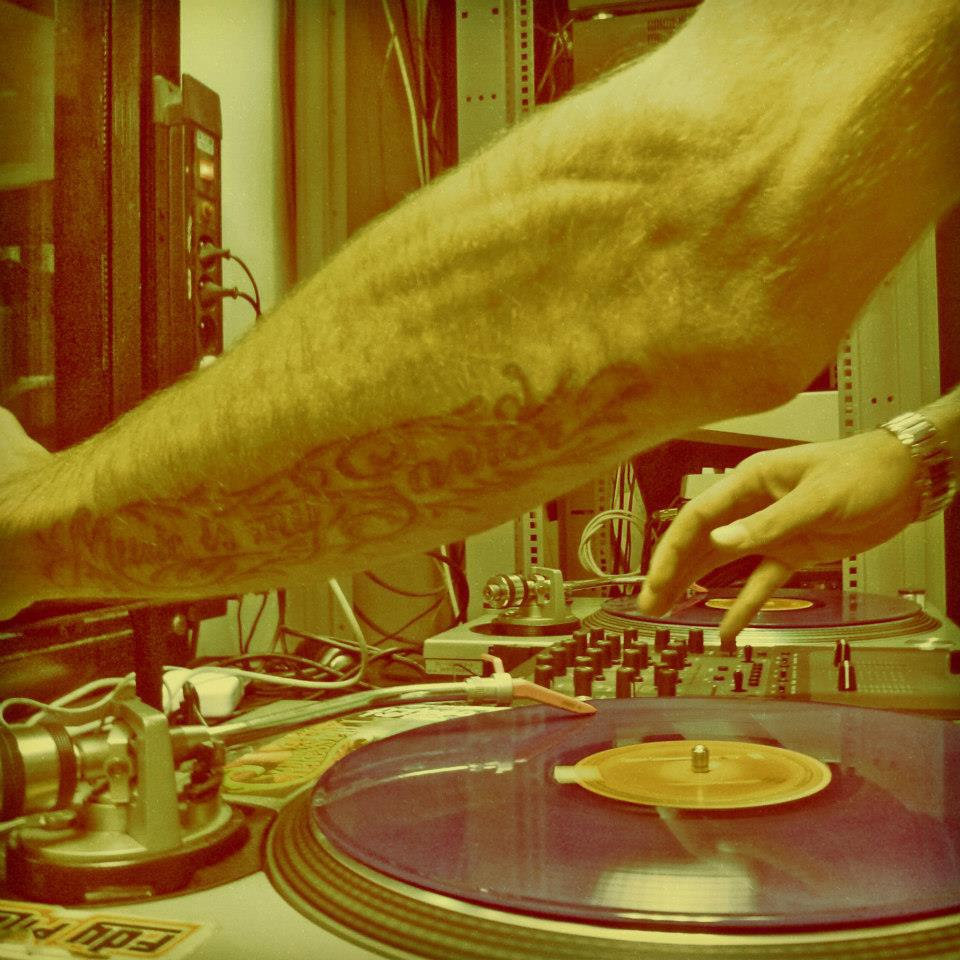 The Alchemist - hold you down Feat Prodigy ; Nina Sky & Illa Ghee