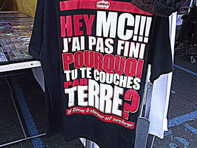 T-shirt Officiel - POURQUOI TU T'COUCHE PART TERRE !!!? main photo