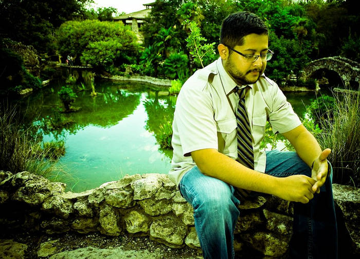 Ernest Gonzales — Photo
