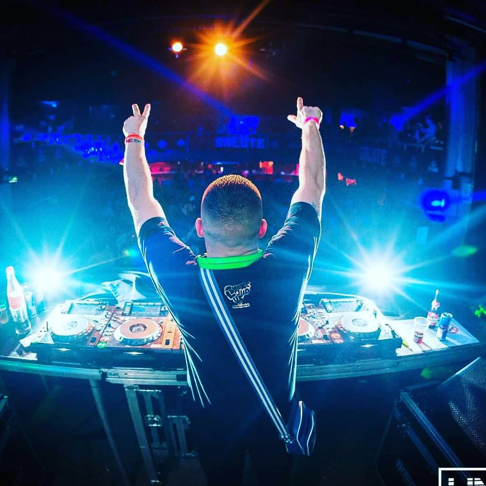 Music | DJ Looney DnB