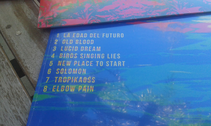 Glue trip | NOVOMUNDO