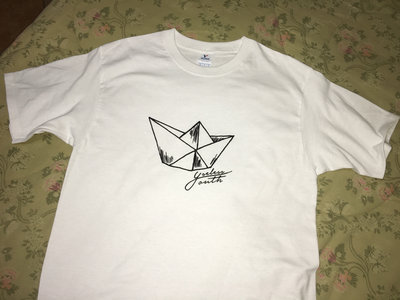 Little Paper Boat Tee main photo