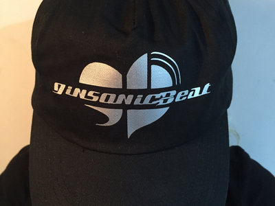 Silver Logo on Black Cap (Unisex) / Gorra negra con logo plateado (Unisex) / Gorra negra amb logo platejat (Unisex) main photo