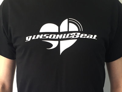 White Logo on Black T-Shirt (Unisex) / Camiseta negra con logo blanco (Unisex) / Samarreta negra amb logo blanc (Unisex) main photo