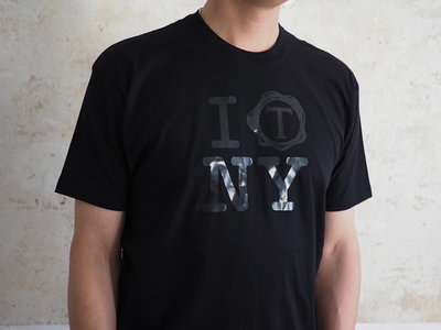 I Thema NY T-shirt - black on black main photo