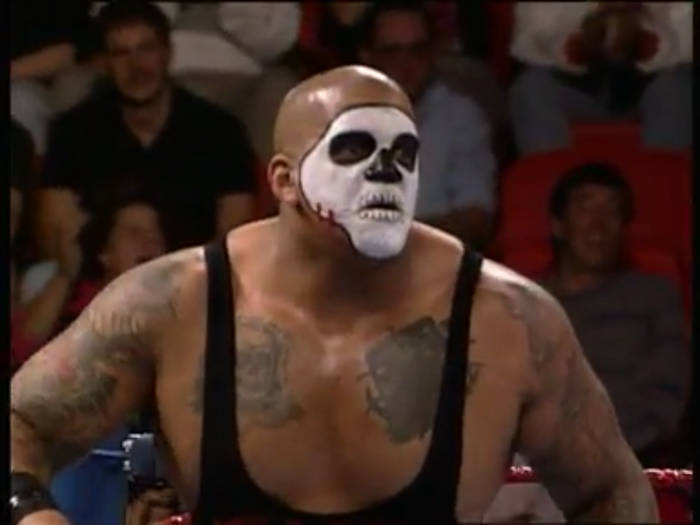 Олар күйеуін мас күйінде қалдырып, әйелін сиқыған.