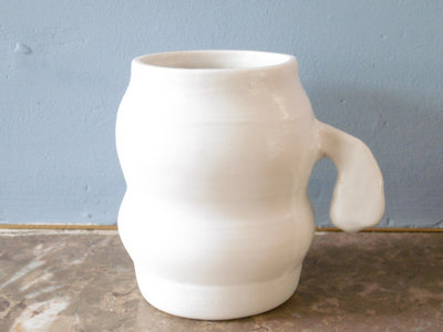 Porcelaine cup main photo