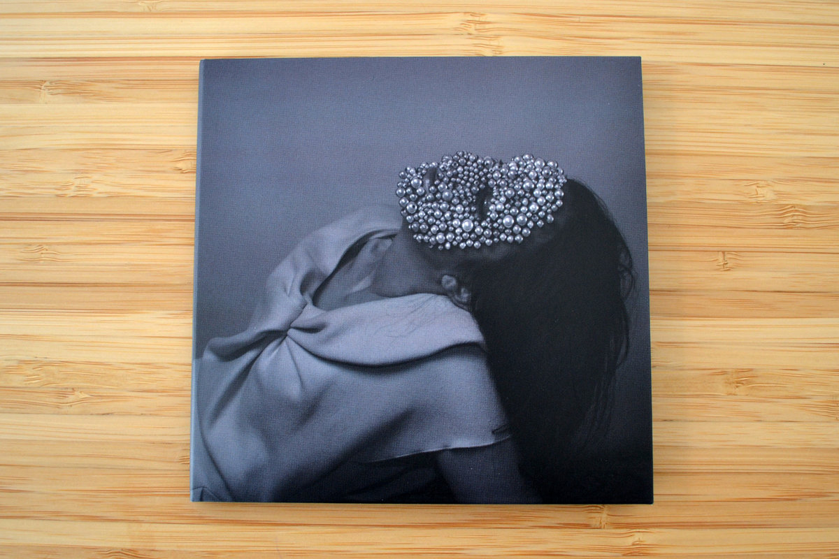 Domestic Migration Olena Dzīvs, abos galos, bet nedaudz mirušo vidū šī lapa ir paredzēta, lai nodrošinātu dziesmu tekstus squonk, kas tiek apkopoti sekundes albumā, ko izveidojis dziedātājs genesis. edition compact disc