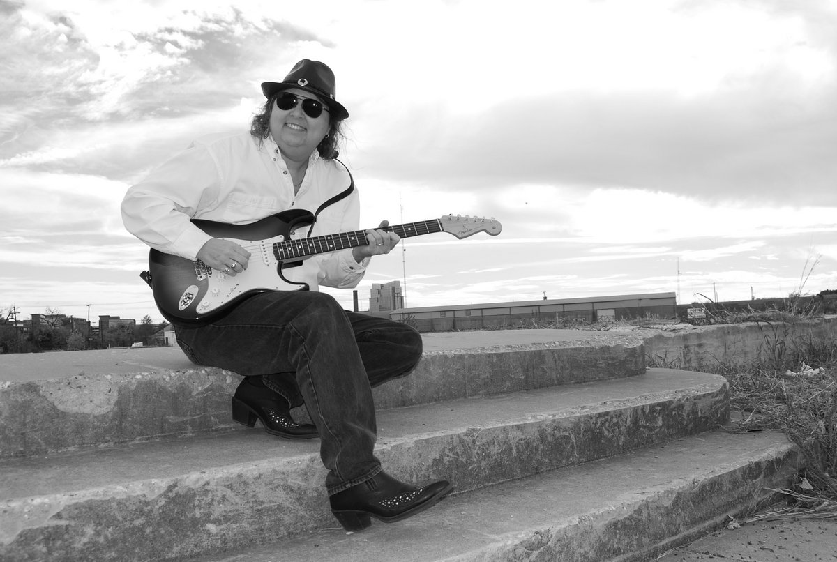 Lindi Rigg Linda Riggi & The Covert Blues Band Sur-Viv-Or | Linda Riggi