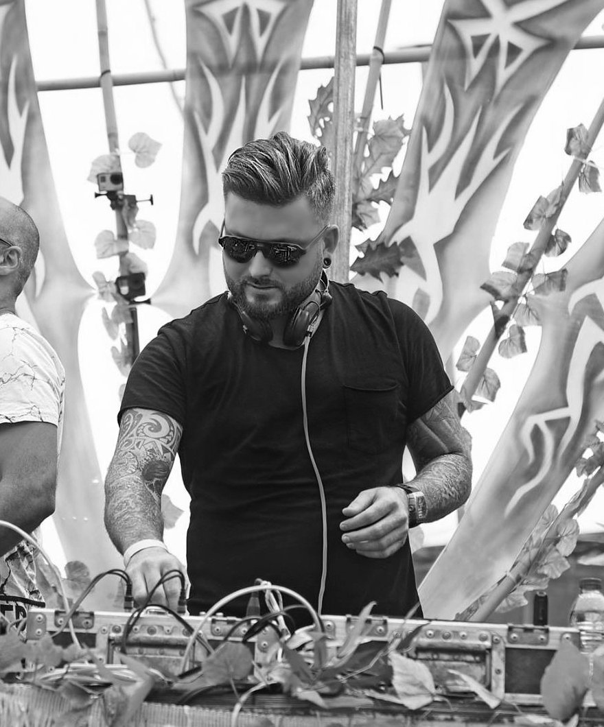 Tribal Outlaws – Underground Vibes Volu… Stream STR8 TRIBAL VIBES by TashwayySounds | Listen online for