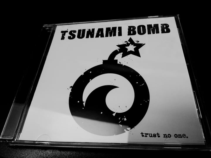 Tsunami Bomb - The Ultimate Escape PICLP 【公式通販】