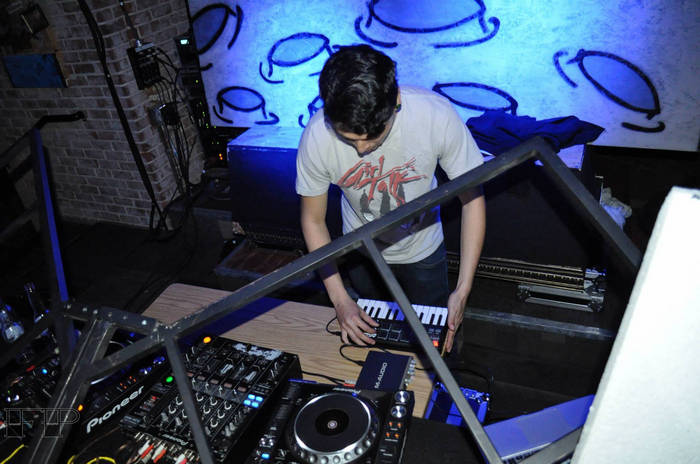 GEISHAのDJ Modern geisha energy with a controller (芸者) | 🪭🎛️ ✨ Trying