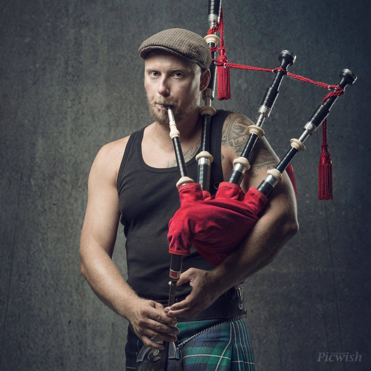 Auld lang syne (traditional) The Styrian Bagpiper
