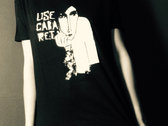 T-shirt noir  "La fumeuse"            modèle homme ou femme photo 