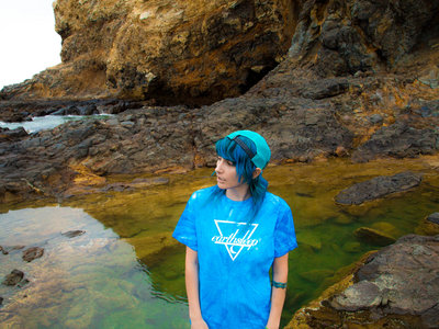 WASHED OUT OCEAN LOGO T // main photo