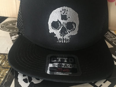 heiress embroidered skull logo hat (mesh, snapback) main photo