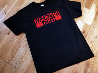 Kosmischer Läufer 'Red Electro' Black T-Shirt main photo