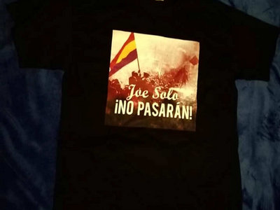 'No Pasaran' Classic Album Sleeve T-Shirt main photo