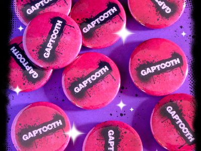 Gaptooth logo 25mm badges main photo