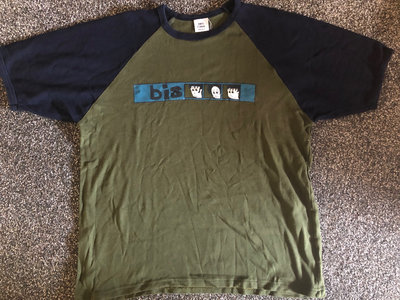 Green classic tee with navy sleeves. Size M. main photo