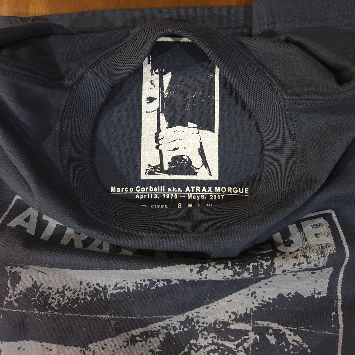 MASKED Azavana 遼　Tシャツ& Acrylic Block ATRAX MORGUE Official T-shirt (Slate) | advaita records