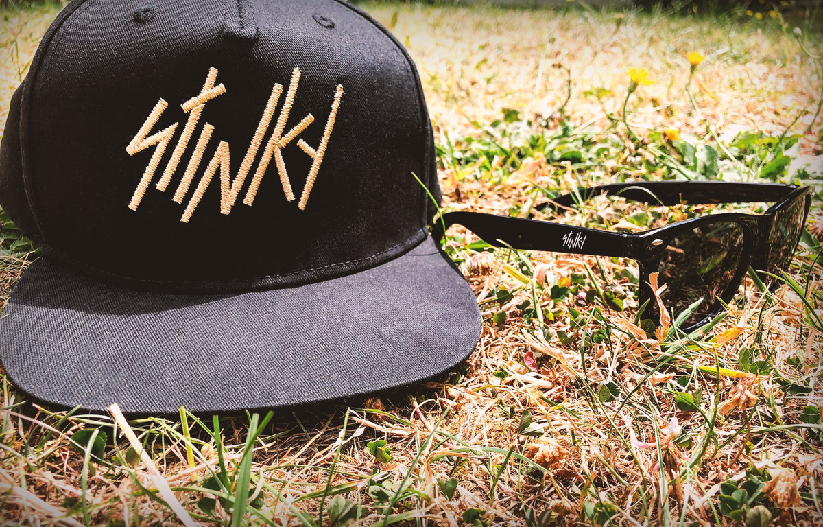 Snapback cap + sunglasses pack STINKY