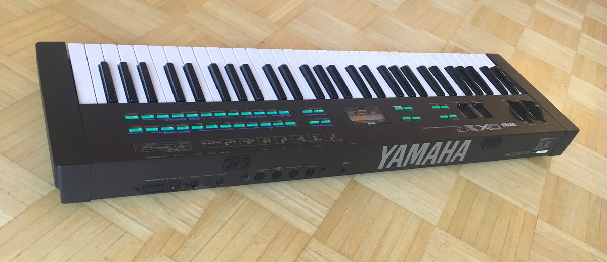 YAMAHA DX27 Synthesizer | Spookey Ruben