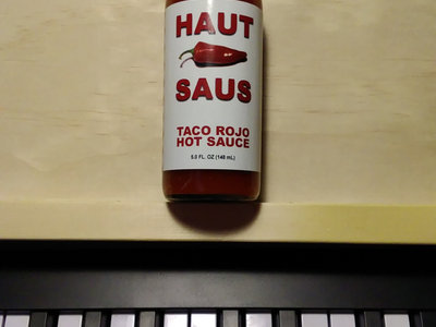 Haut Saus Hot Sauce main photo