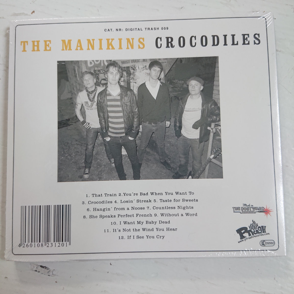 Crocodiles The Manikins Oto ga deru gangu mo itami wo tobasu mahou mo zenbu boku ni totte no takaramono eien wa nain da to nain da to iu bokura wa inochi no hi ga kieru sono hi made aruite yuku. limited edition silkscreen cover 12 vinyl