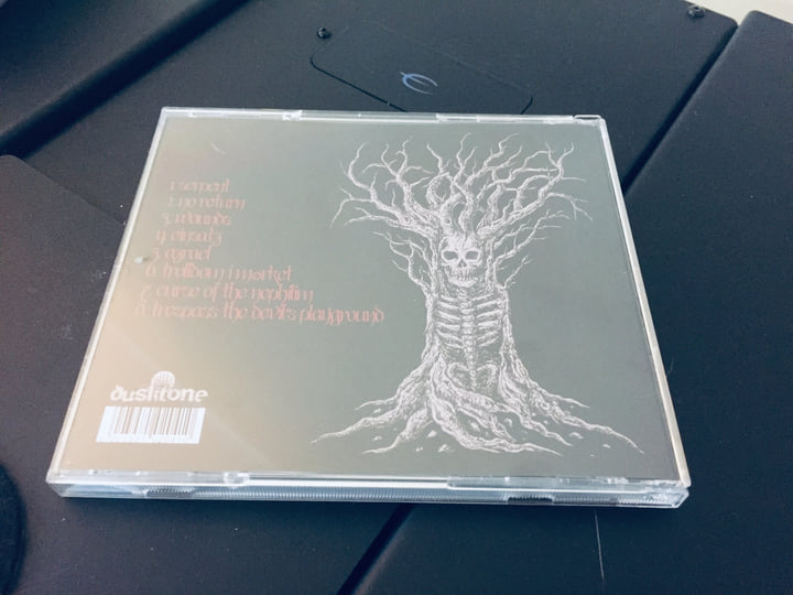 Darkness Devour | Flukt | Dusktone