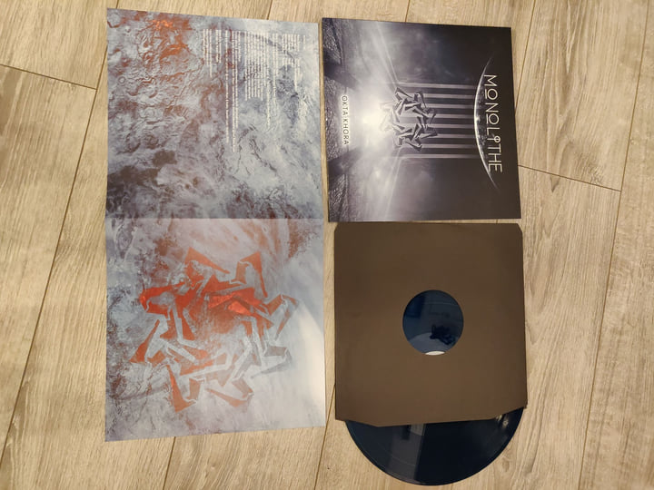 OKTA KHORA | MONOLITHE