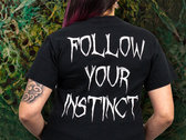 T-Shirt "Follow Your Instinct" Black photo 