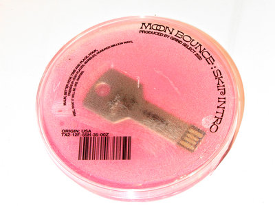 'Skip Intro' USB In A Slime-Filled Petri Dish main photo