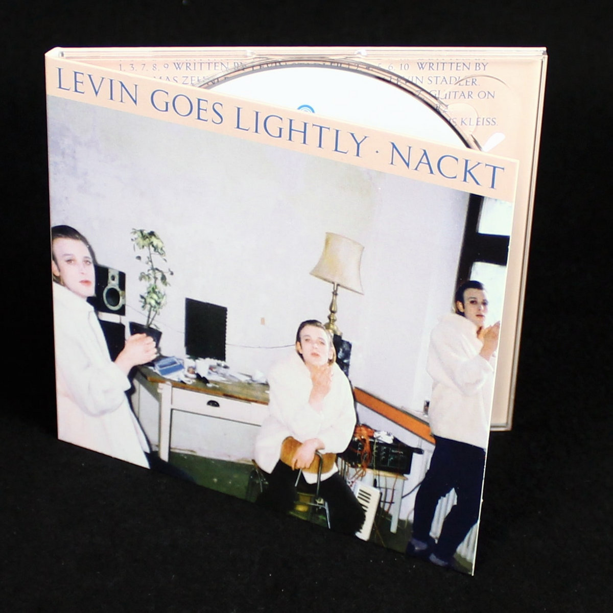 Nackt Levin Goes Lightly