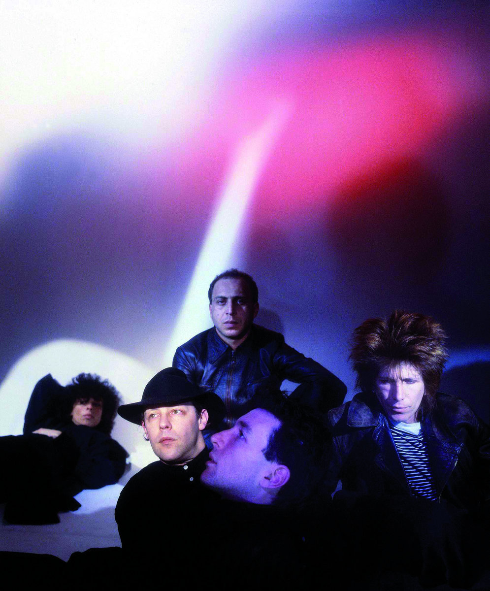 The Figure One Cuts | Minimal Compact