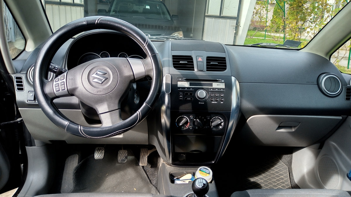 Suzuki SX4 2006 subcompact crossover SUV sport utility vehicle photo detail