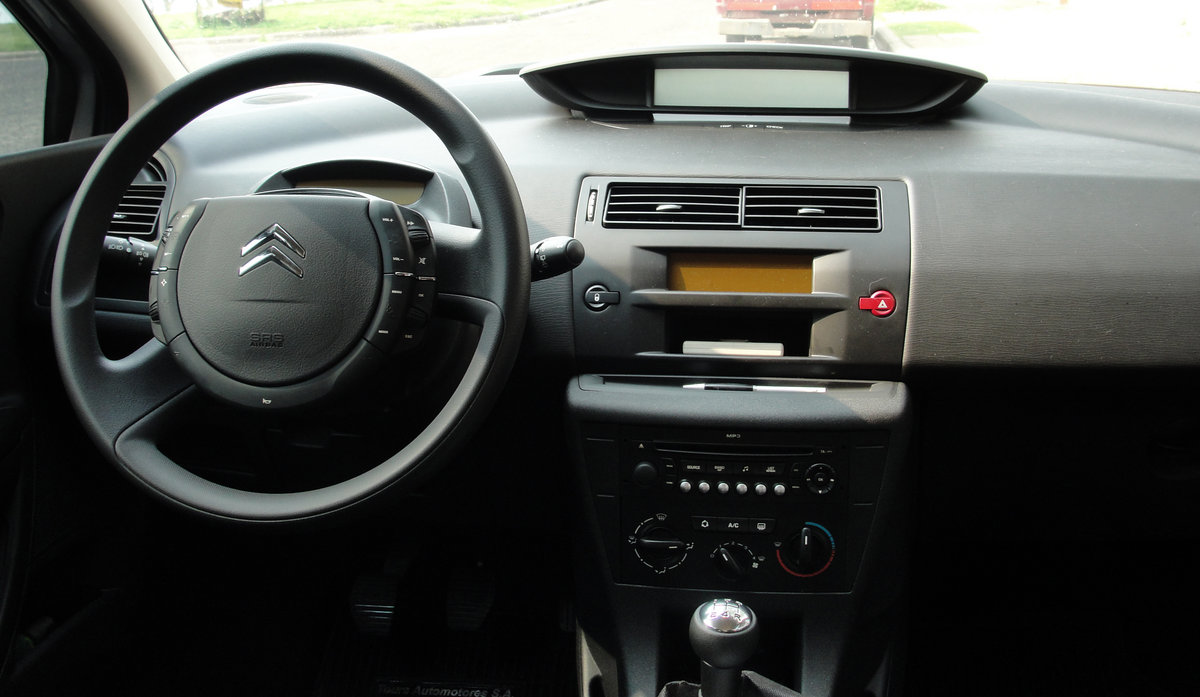 Citroen C4 2006 compact car photo detail