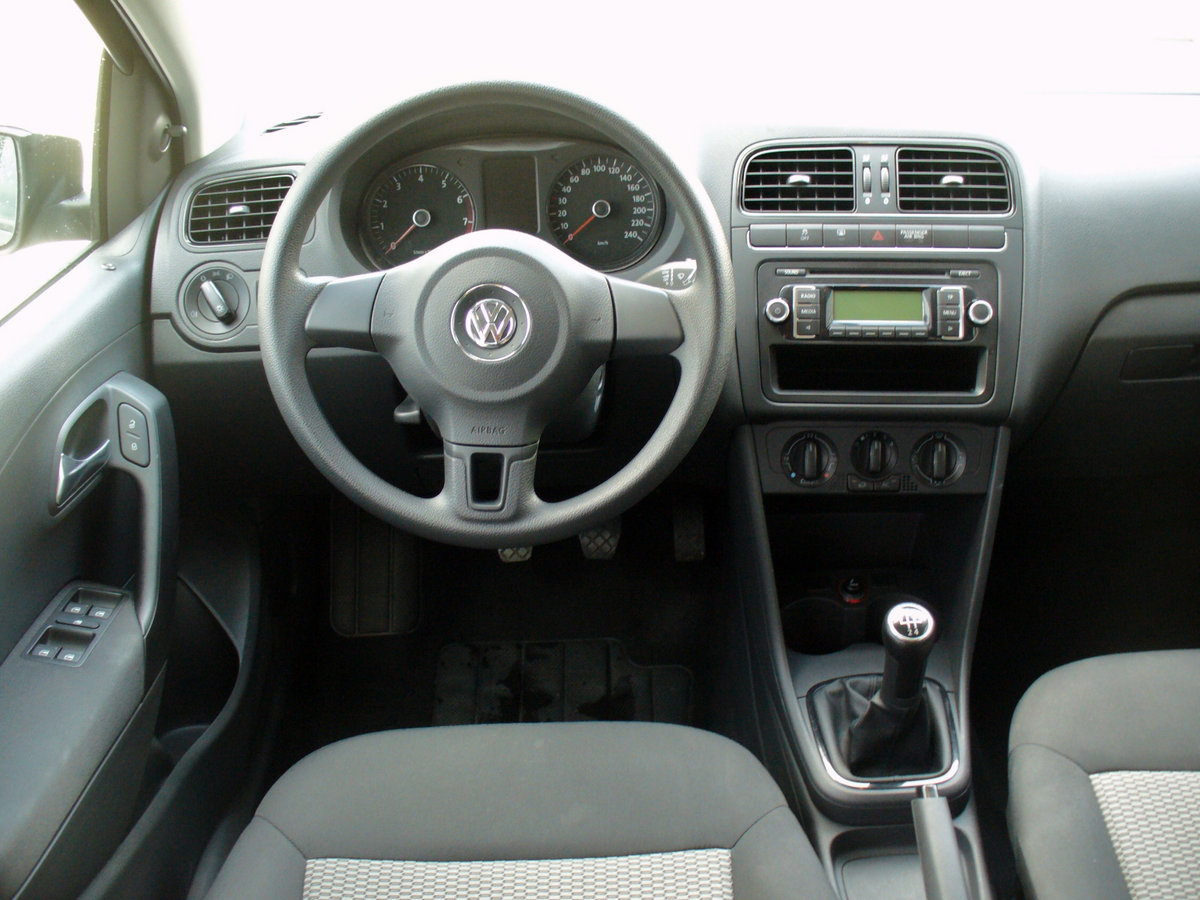 Volkswagen Polo 2009 subcompact supermini car photo detail