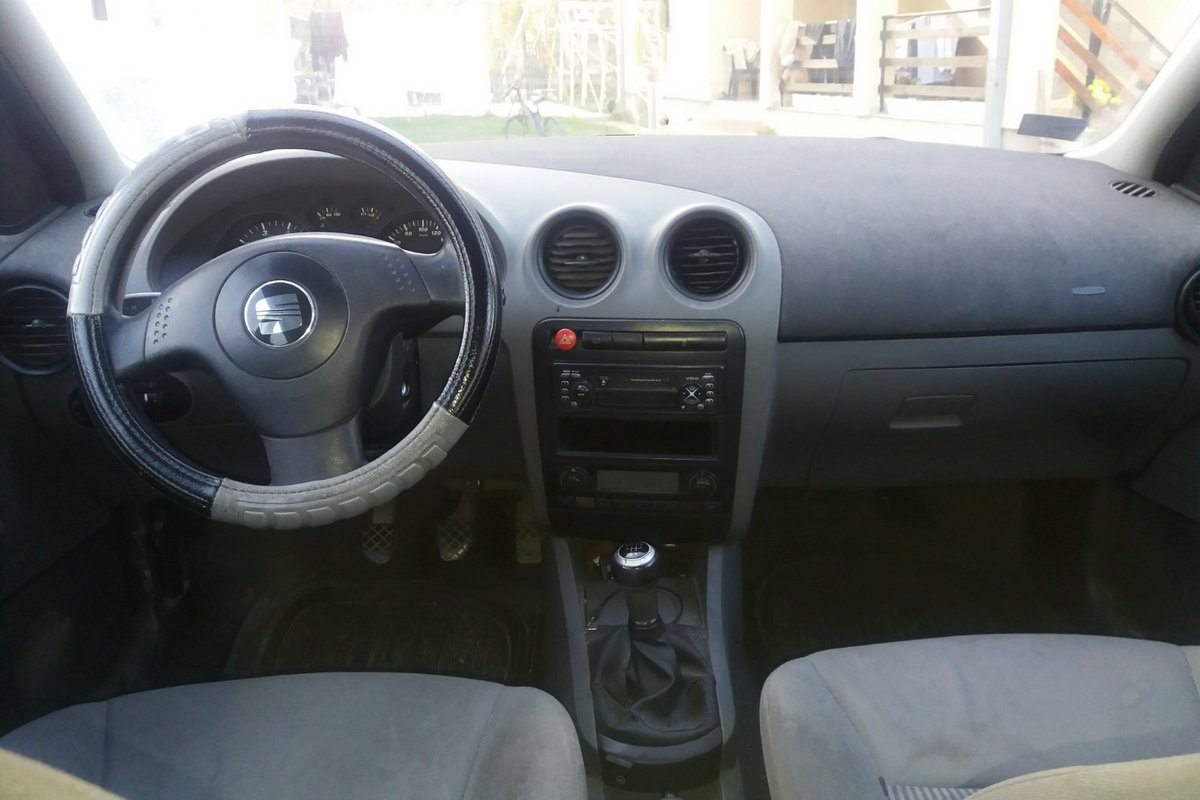 Seat Ibiza 2002 subcompact supermini car photo detail