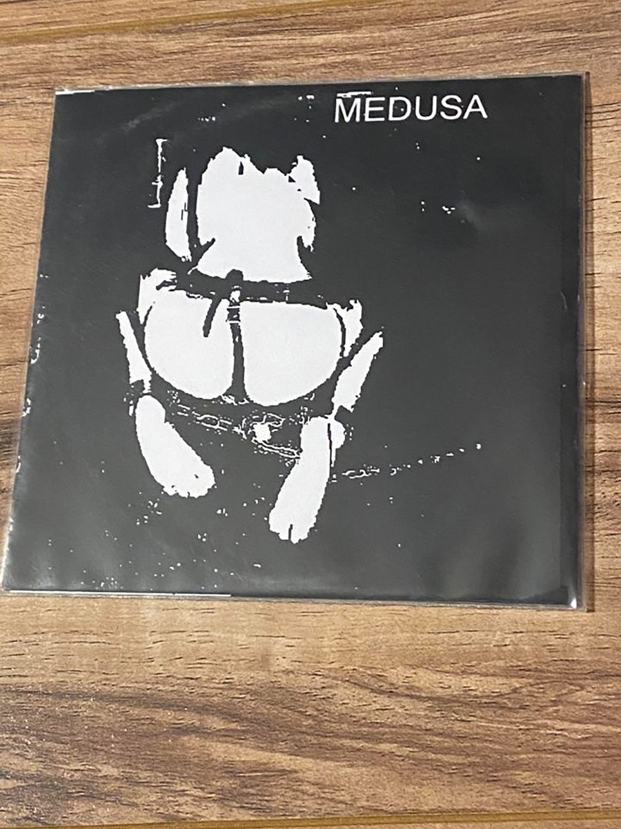 Katta sochli yigit qizni sikadi video