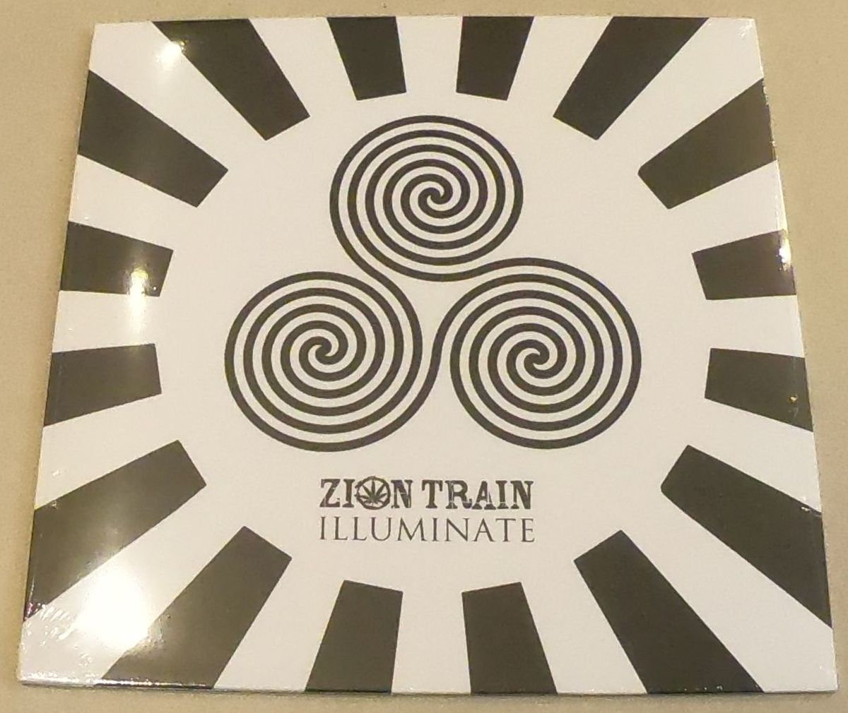 洋書 ILLUMINATE NATURALLY IN DARKNESS Illuminate: Empowering Self-Transformation Through Faith and