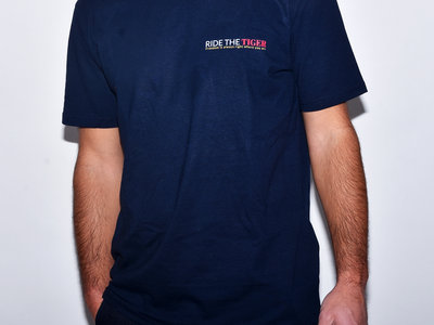 T-shirt bleu unisexe 100% coton bio petit logo RTT main photo