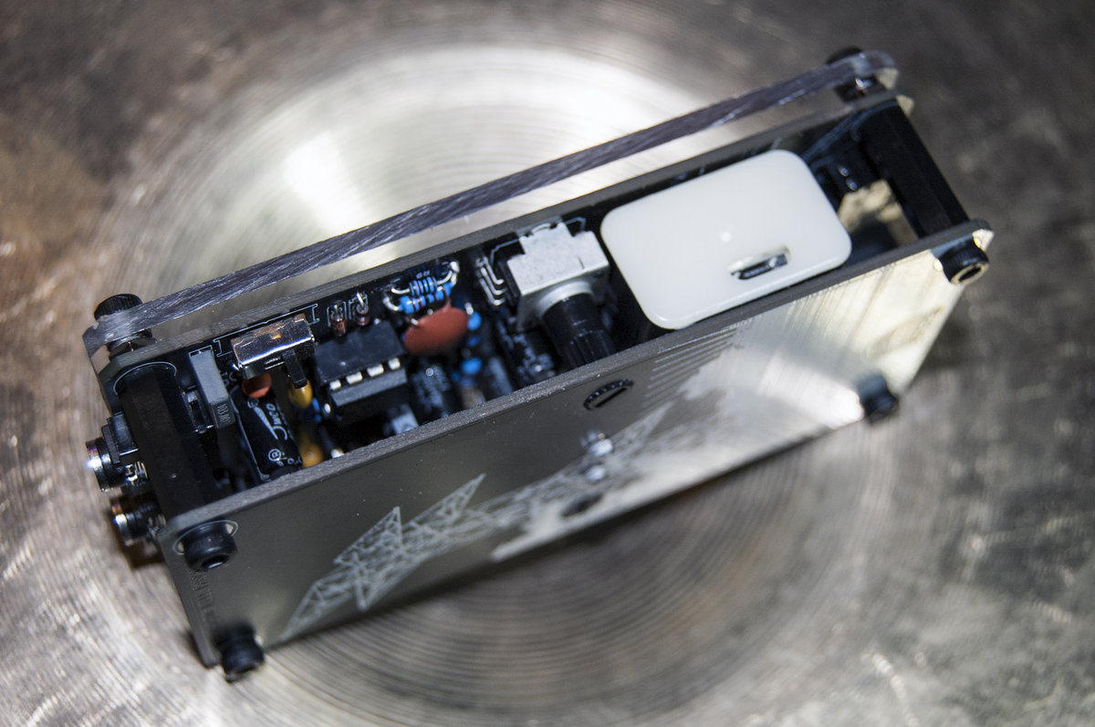 STEREO CONTACT MICROPHONE PREAMP GRM /// TOTES FORMAT /// METSÄÄN